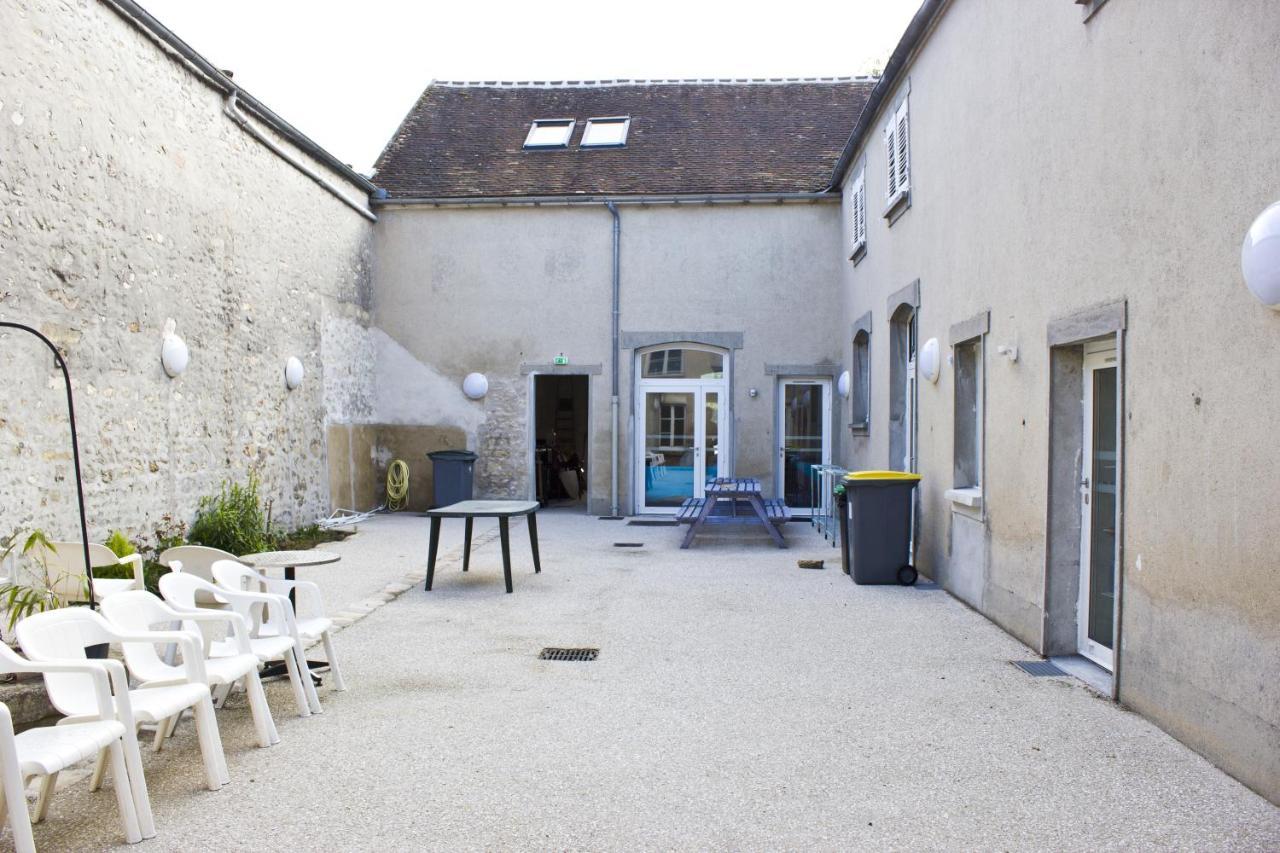 Fontaineblhostel Hostel & Camping Near Fontainebleau La Chapelle-la-Reine Buitenkant foto